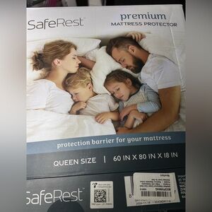 Premium White Mattress Protector - Queen